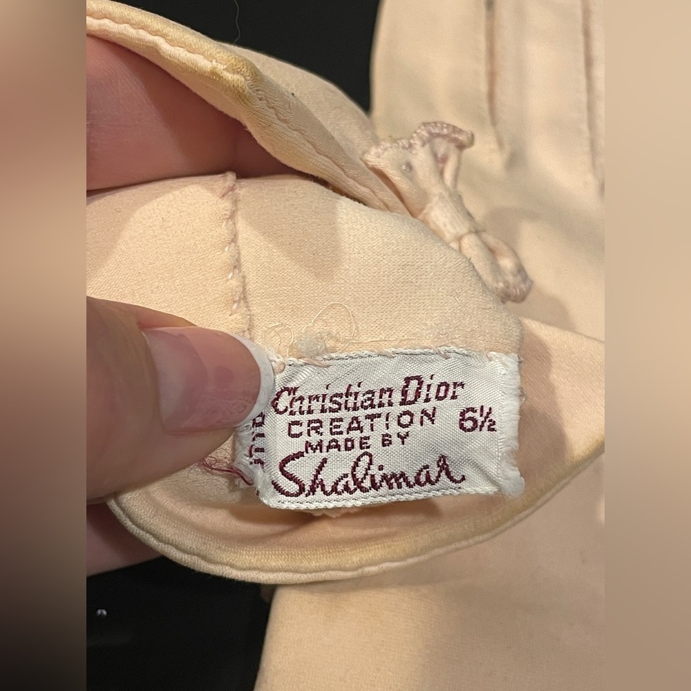 Authentic Vintage 1952 Christian Dior Shalimar Gloves | Pale Pink Leather with B - Picture 5 of 16
